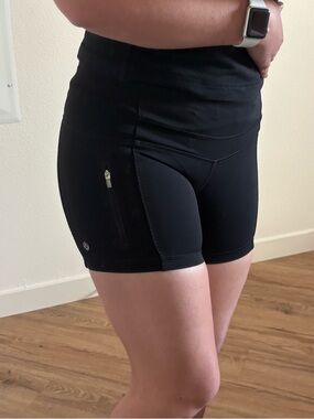 lululemon athletica Fast Track running run short Shorts black size 6 women’s